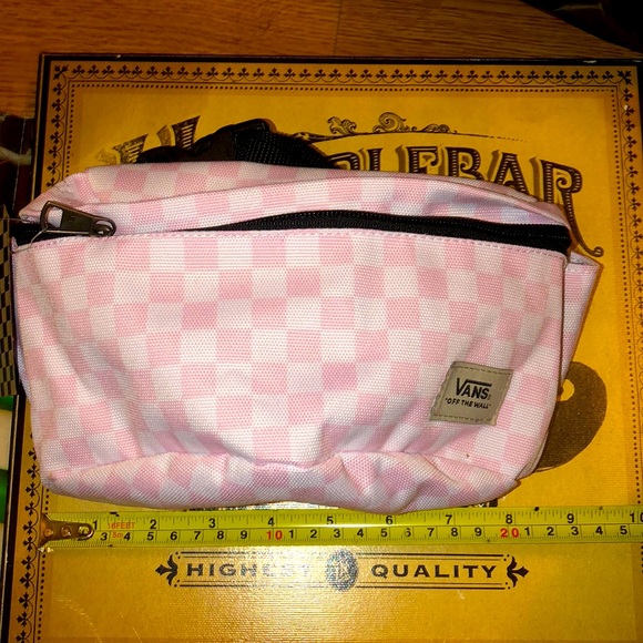 ๐
๐ค๐ป๐น๐
VANS x Pink Checkered Vibes๐ถ๐ค๐ป๐น ๐
- Picture 3 of 10